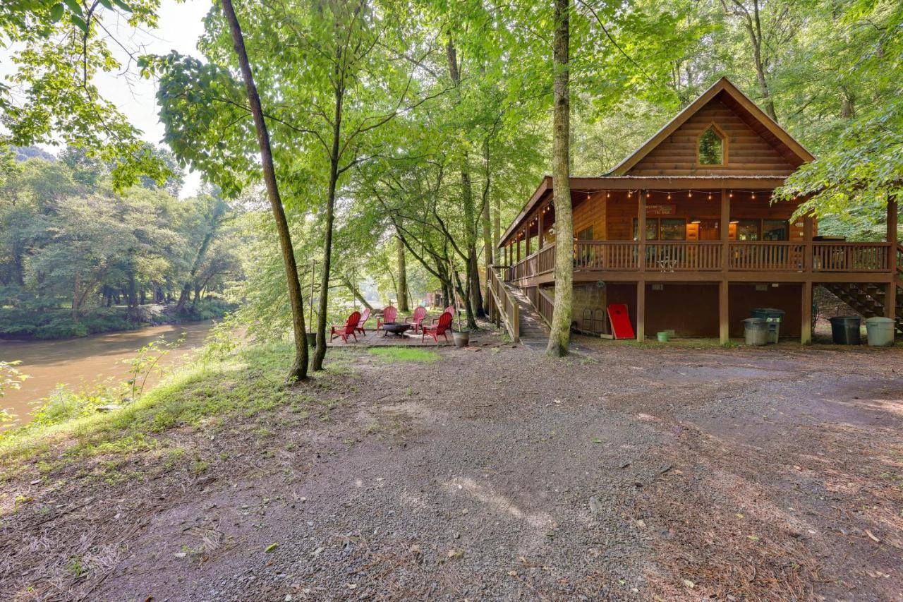 Riverfront Ellijay Cabin With Deck And Pool Access! エクステリア 写真