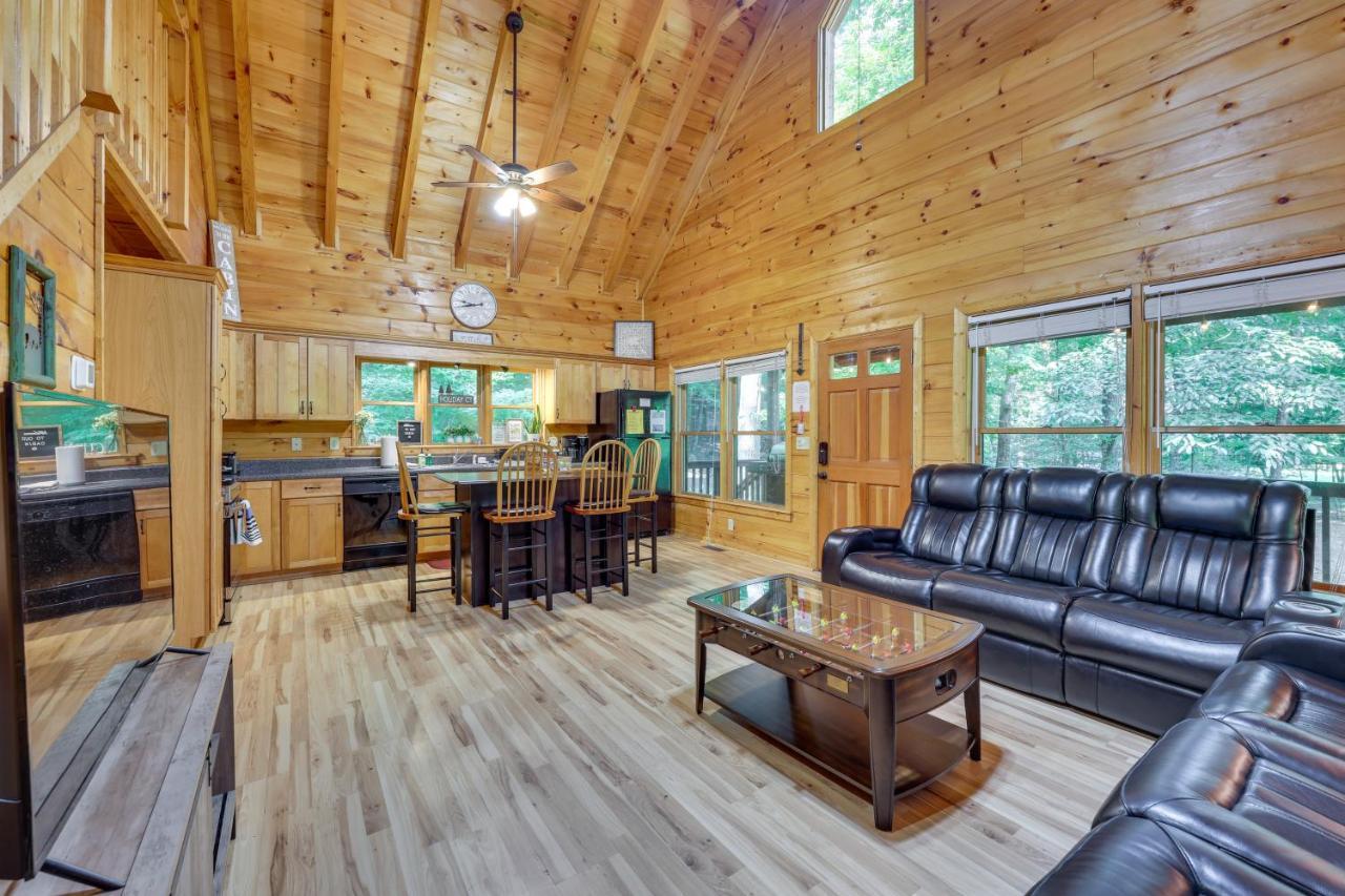 Riverfront Ellijay Cabin With Deck And Pool Access! エクステリア 写真