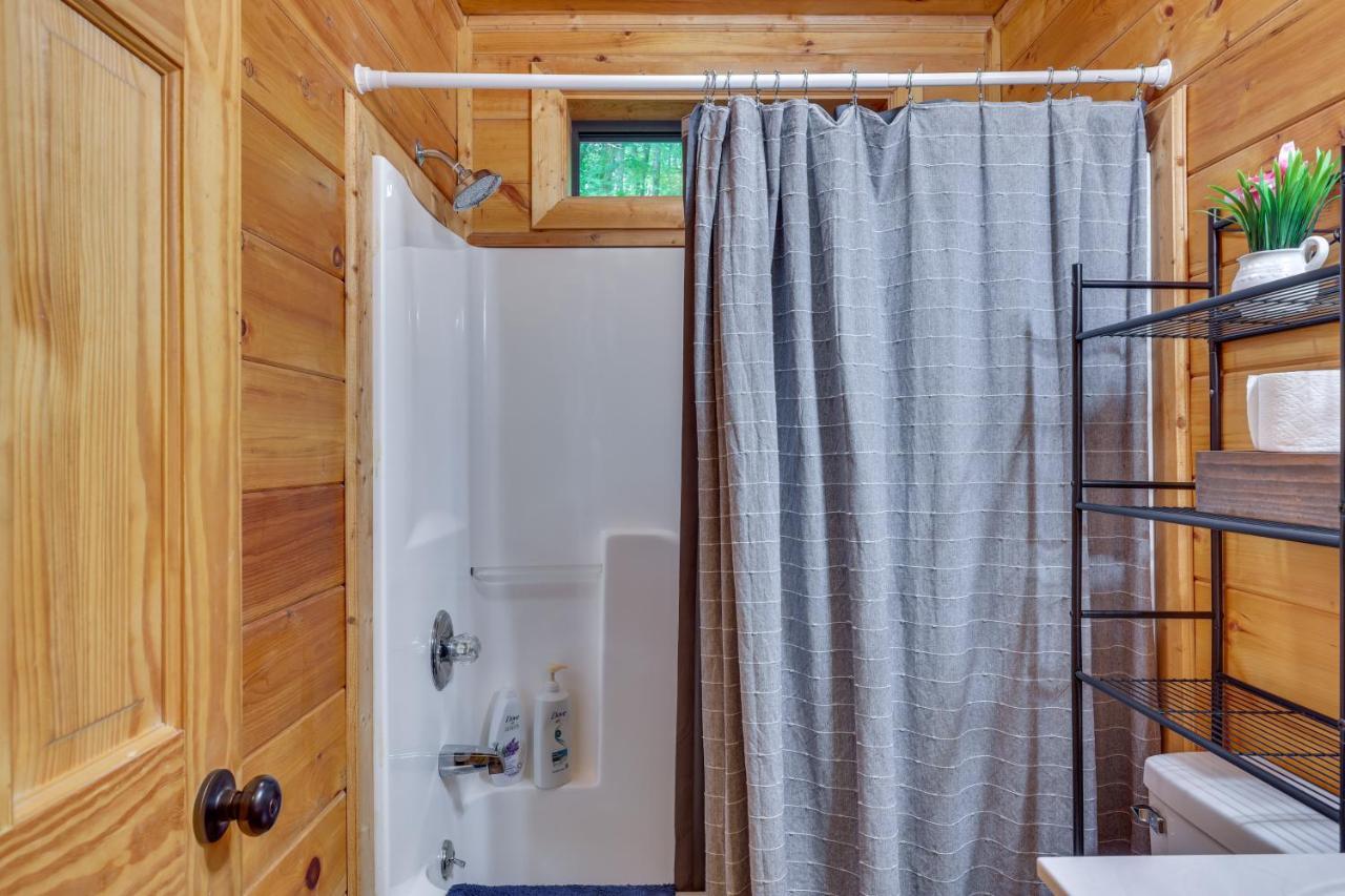 Riverfront Ellijay Cabin With Deck And Pool Access! エクステリア 写真