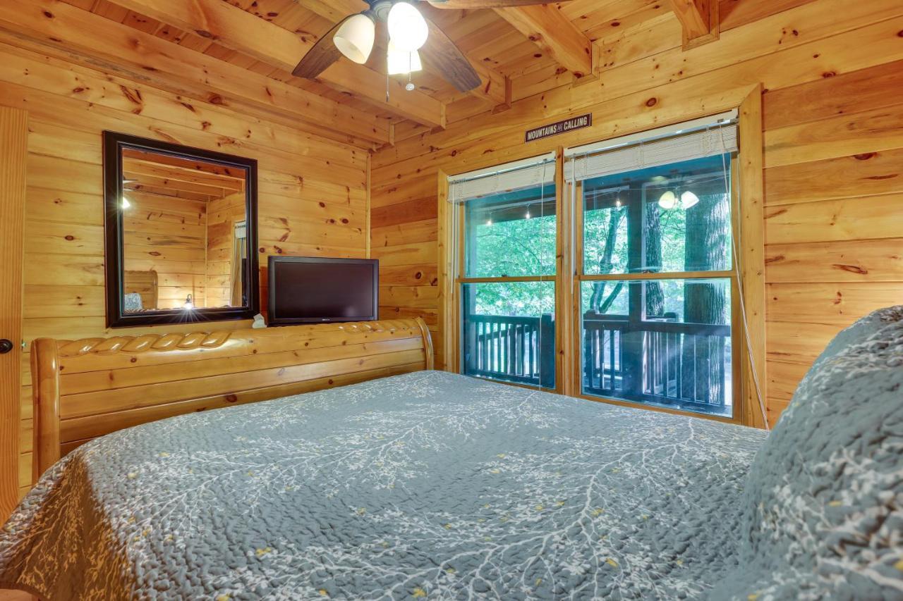 Riverfront Ellijay Cabin With Deck And Pool Access! エクステリア 写真