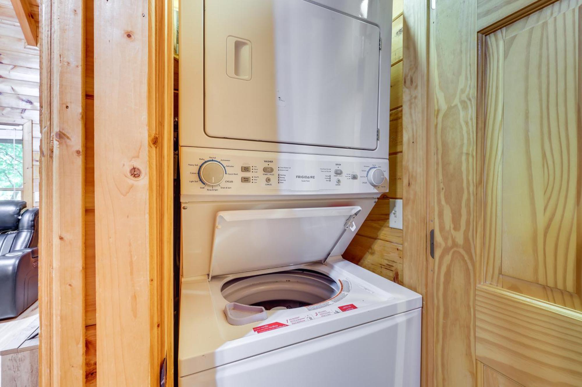 Riverfront Ellijay Cabin With Deck And Pool Access! エクステリア 写真