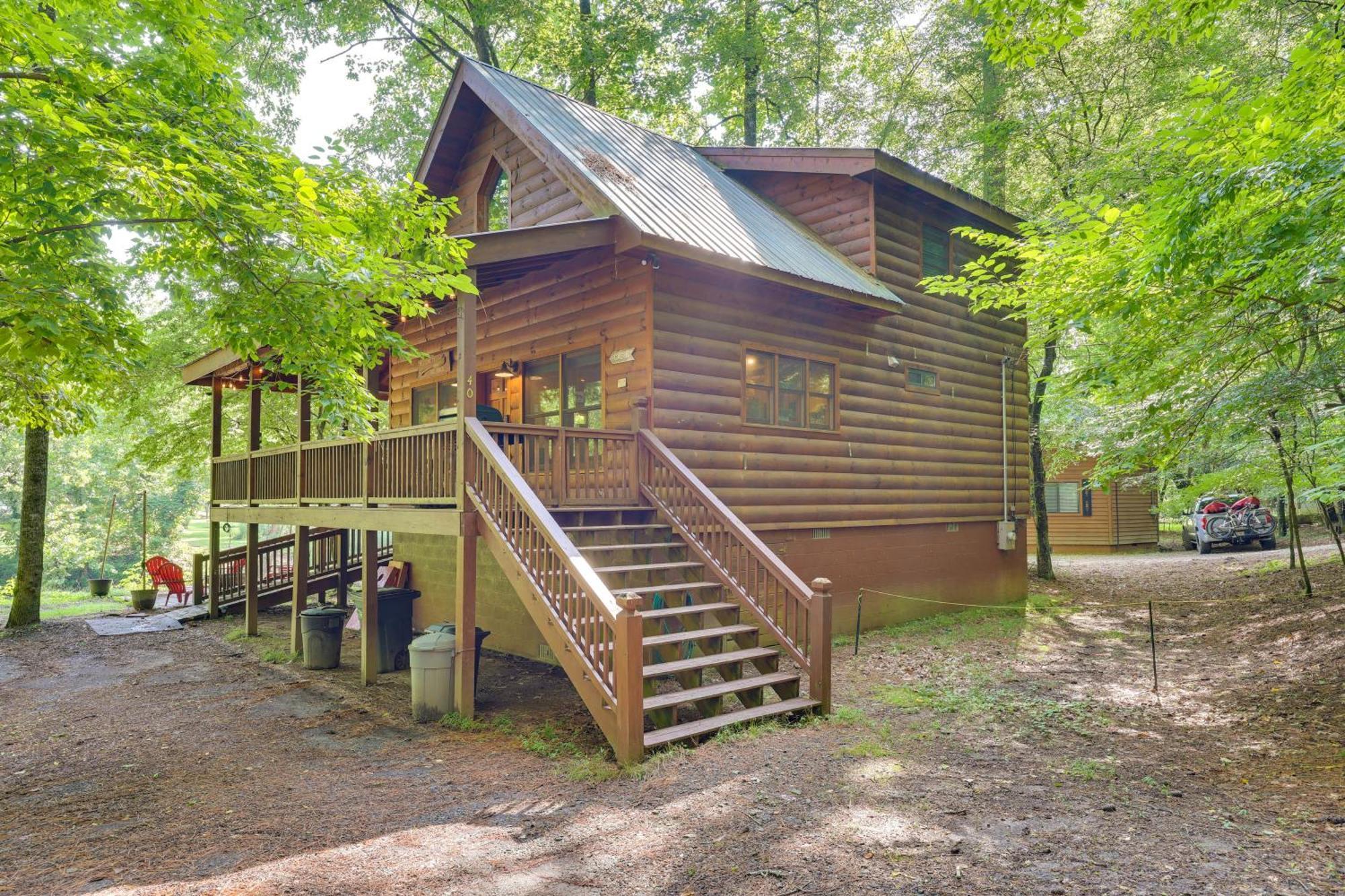 Riverfront Ellijay Cabin With Deck And Pool Access! エクステリア 写真